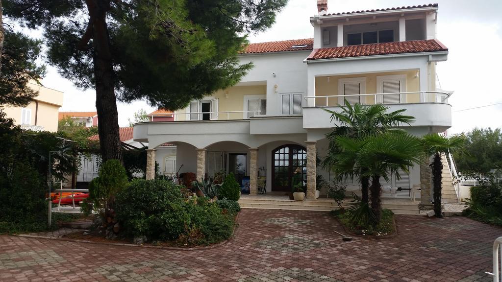 Apartments Little Castle โวดีเซ ภายนอก รูปภาพ