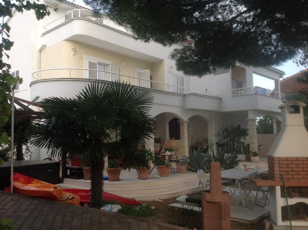 Apartments Little Castle โวดีเซ ภายนอก รูปภาพ