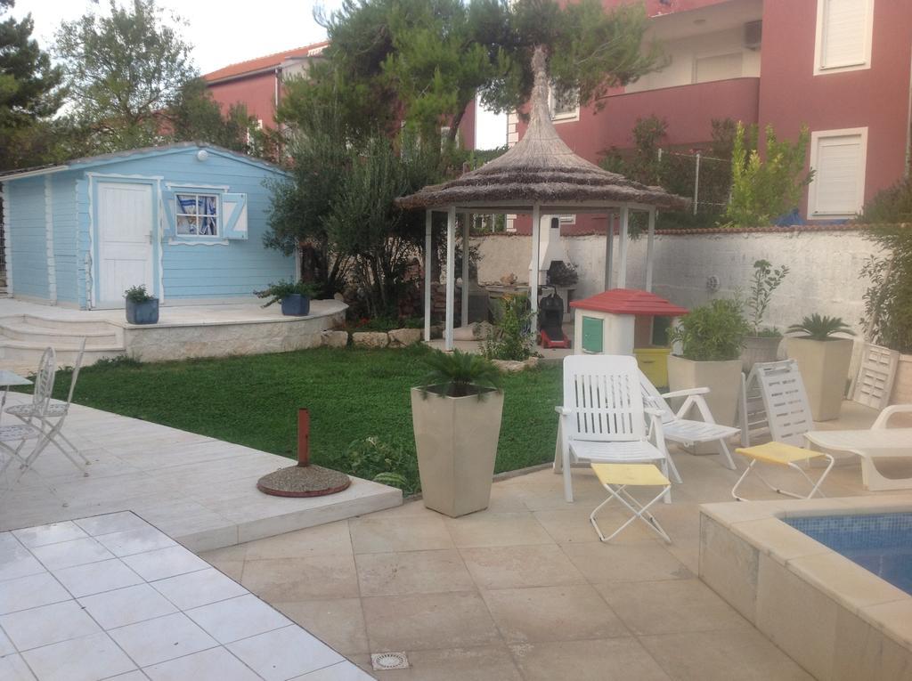 Apartments Little Castle โวดีเซ ภายนอก รูปภาพ